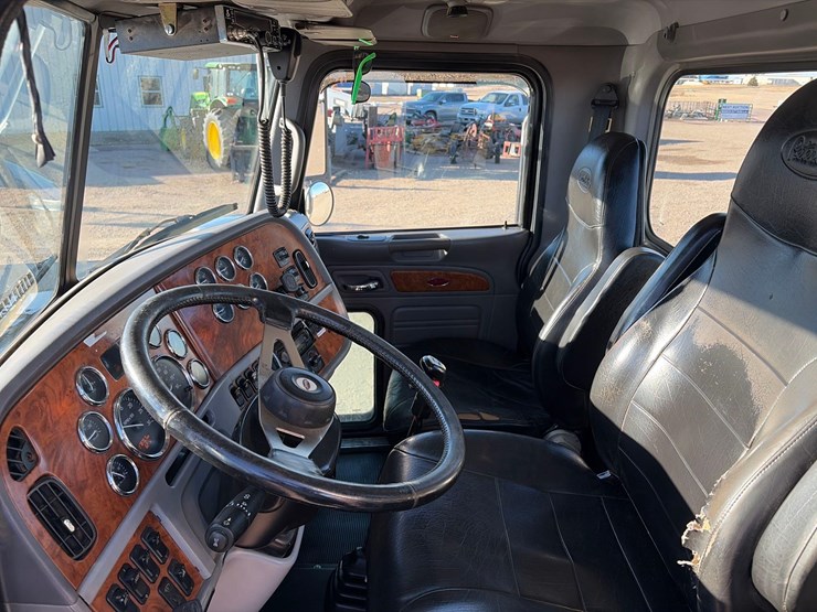 2007-peterbilt-379-image-18