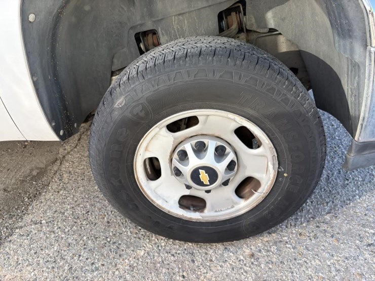 2011-chevrolet-2500-image-25