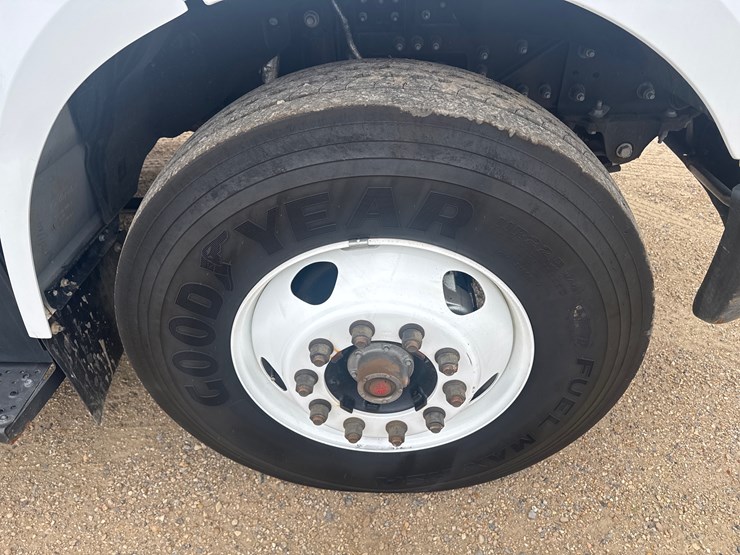 2025-ford-f650-image-18