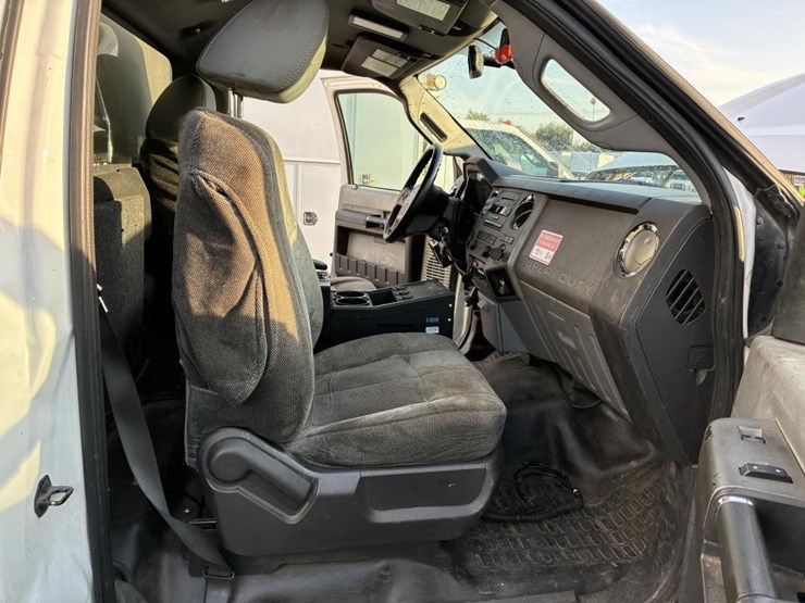 2011-ford-f550-image-9