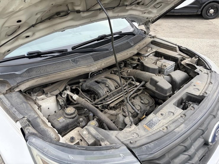 2016-ford-explorer-image-7