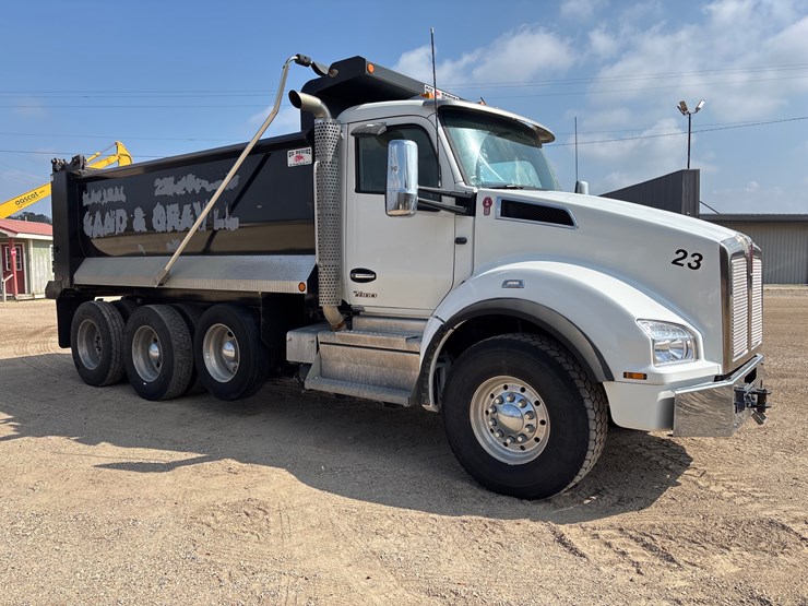 2023-kenworth-t880-image-2