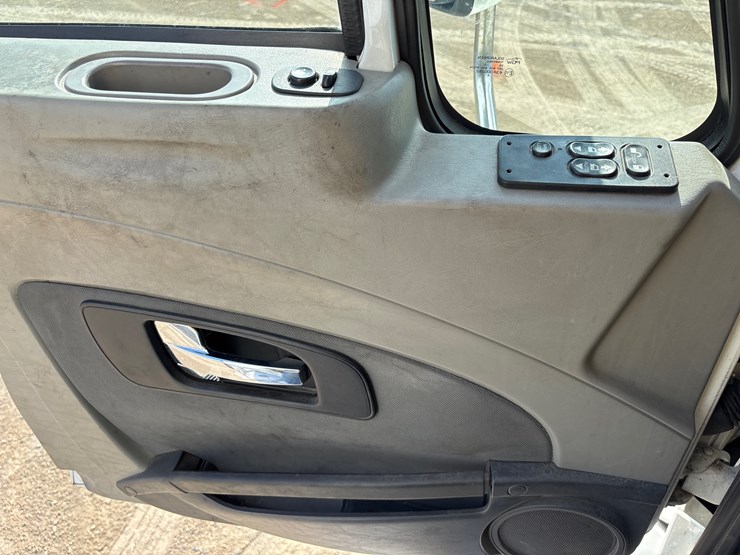 2016-international-prostar-image-14