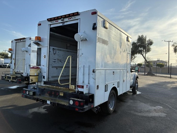 2011-ford-f550-image-3