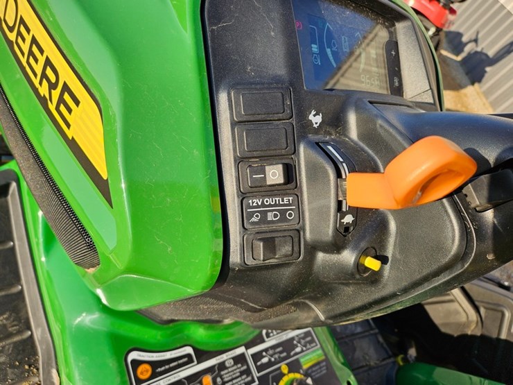 2019-john-deere-x738-image-23