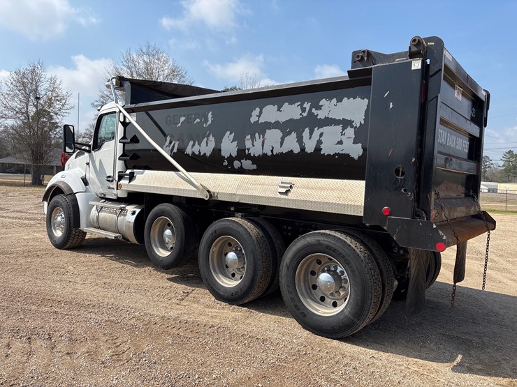 2023-kenworth-t880-image-4