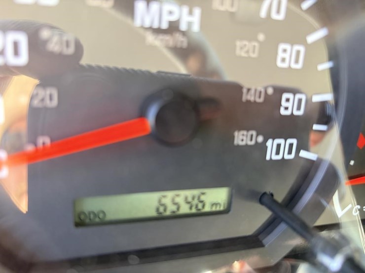 2024-isuzu-npr-image-19