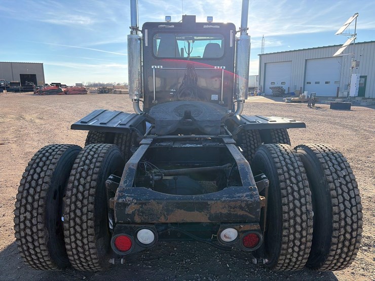 2007-peterbilt-379-image-8