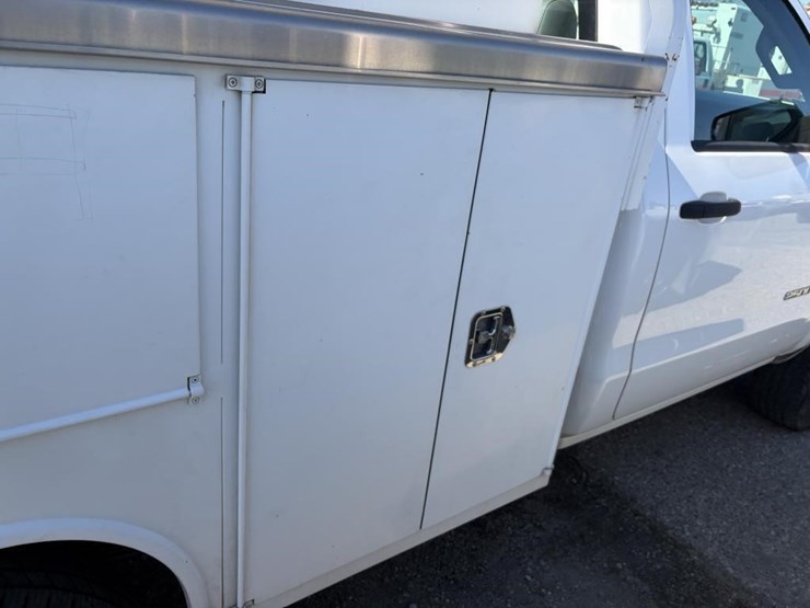 2017-chevrolet-2500-image-28