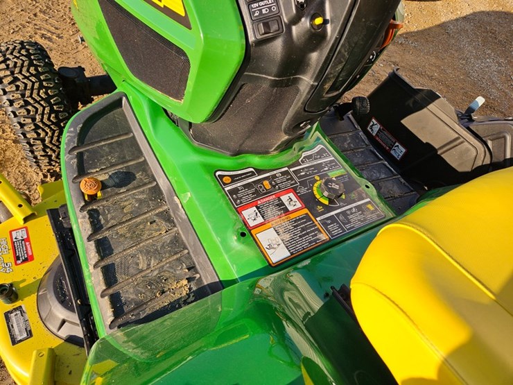 2019-john-deere-x738-image-22
