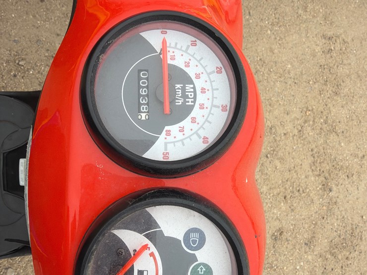 #1802-•-tgb-scooter,-red-and-white-|-for-parts/repairs-|-no-title-image-8