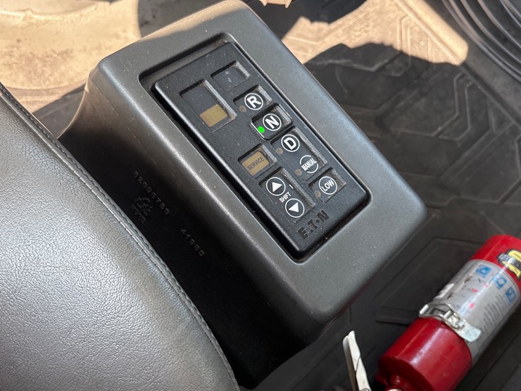 #212-•-2020-volvo-truck-tractor-image-10