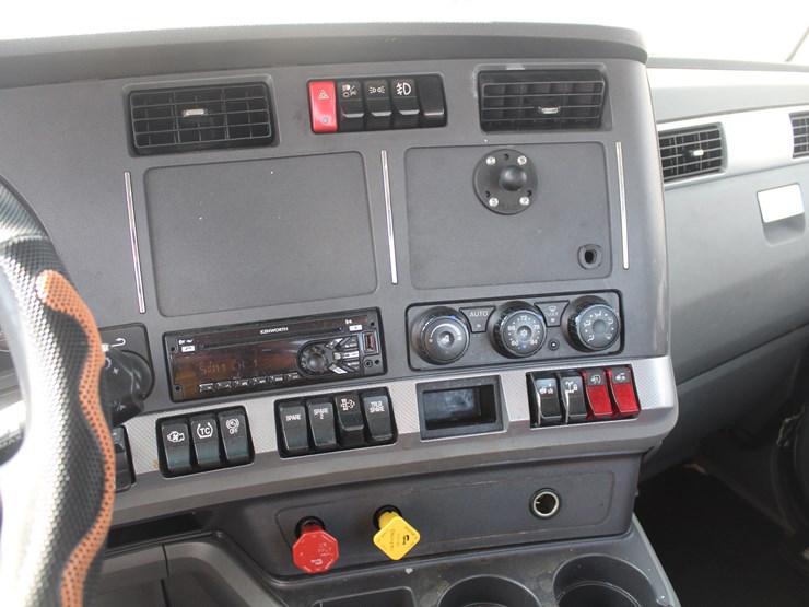 2020-kenworth-t680-image-9