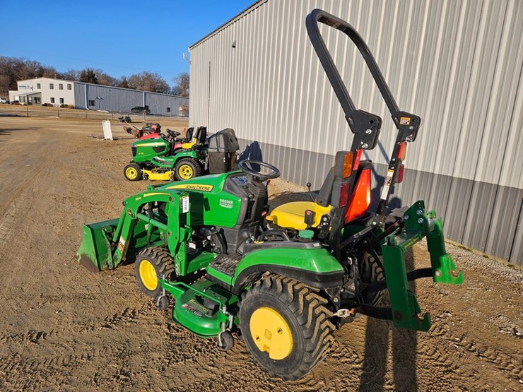 2018-john-deere-1025r-image-3