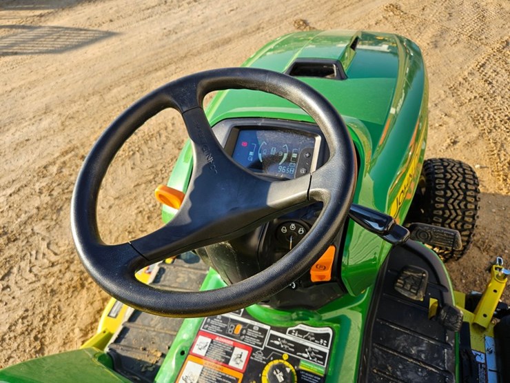 2019-john-deere-x738-image-18