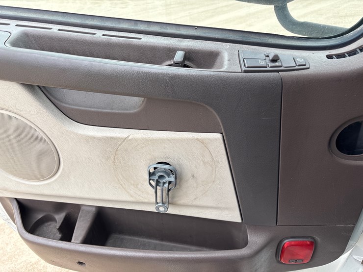 #213-•-2015-volvo-vnm-truck-tractor-image-13