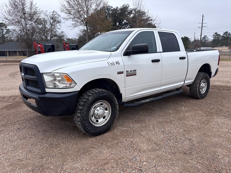 2014-dodge-3500-image-1