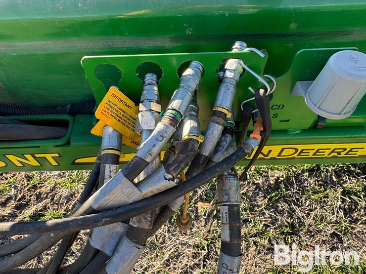 2020-john-deere-1775nt-image-13