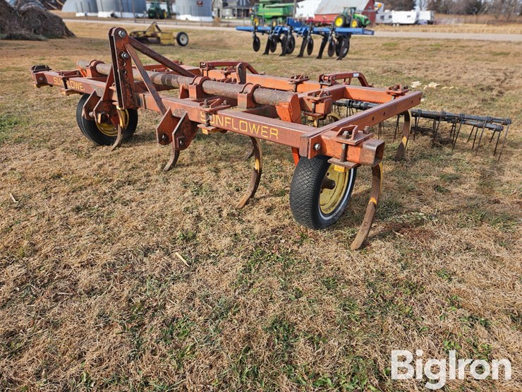 sunflower-12-shank-chisel-plow-image-1