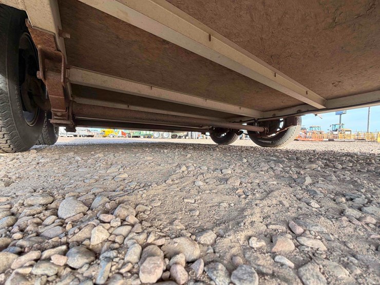 2015-alcom-llc-enclosed-trailer-image-16