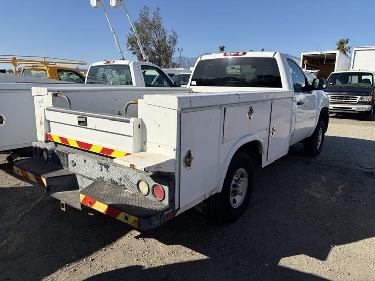 2010-chevrolet-2500-image-3