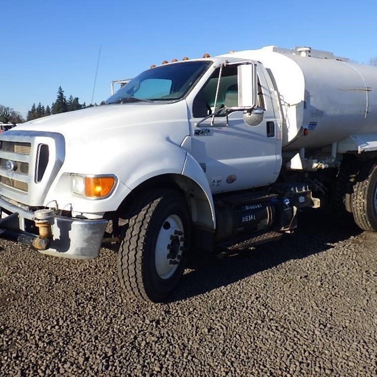 2015 FORD F750
