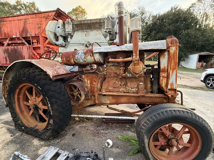 twin-city-21-32-tractor-image-3