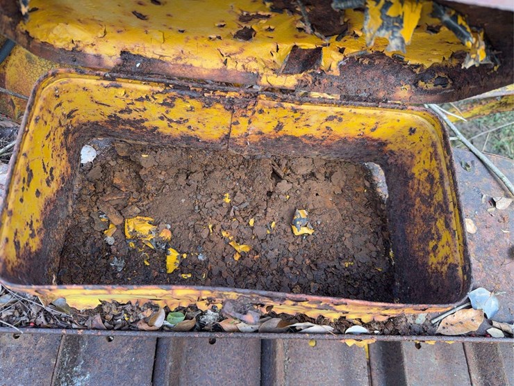 caterpillar-twenty-two-image-26