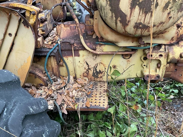 minneapolis-moline-parts-tractor-image-9