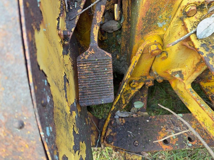 caterpillar-twenty-two-image-28