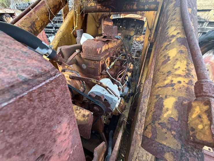 minneapolis-moline-motrac-diesel-crawler-image-18