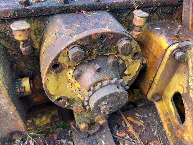 caterpillar-thirty-image-50