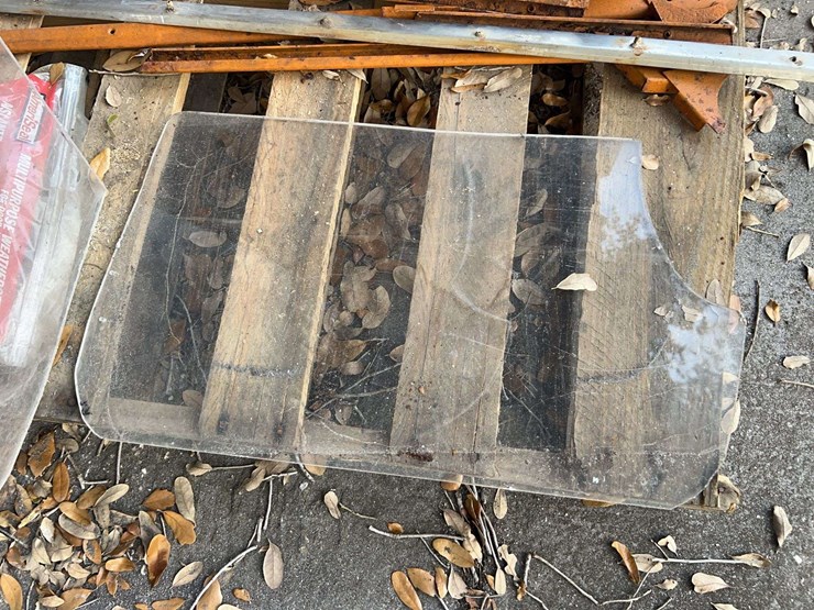 minneapolis-moline-udlx-cab-image-46