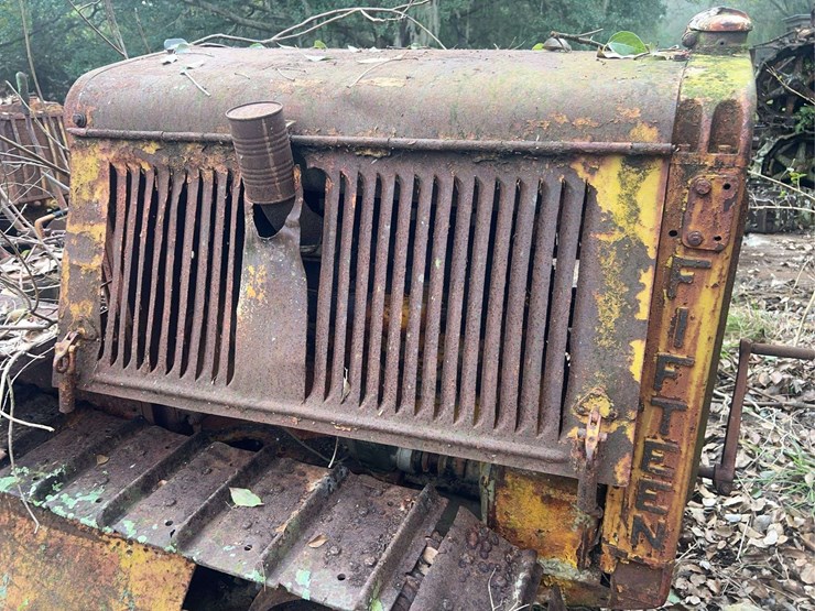 caterpillar-fifteen-crawler-image-10