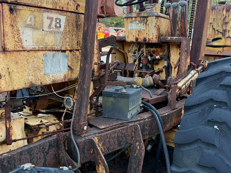 oliver-forklift-image-17