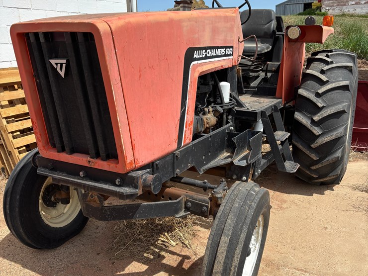 1980-allis-chalmers-6060-tractor-image-1
