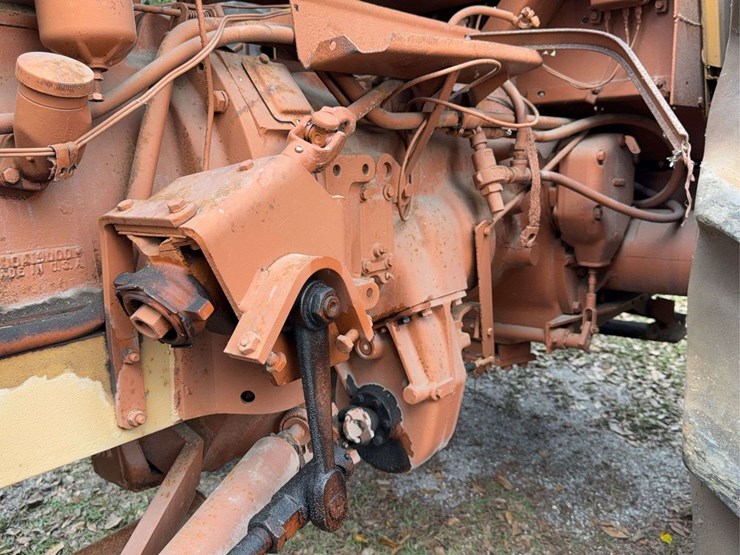 minneapolis-moline-g706-image-14