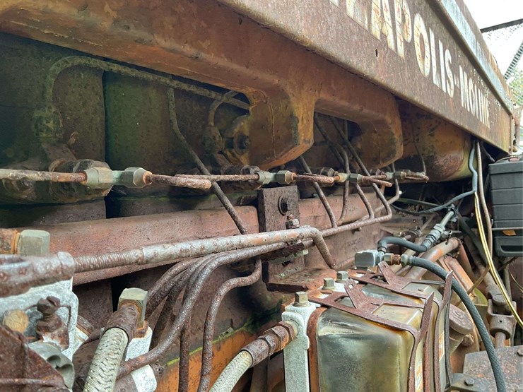 minneapolis-moline-g707-image-27