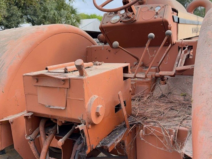 minneapolis-moline-g705-image-9