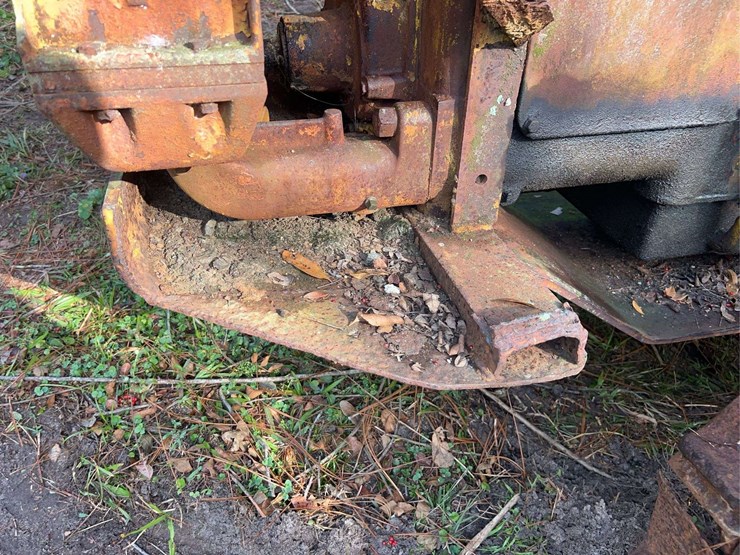 caterpillar-thirty-image-31