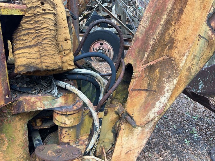 minneapolis-moline-diesel-backhoe-image-37