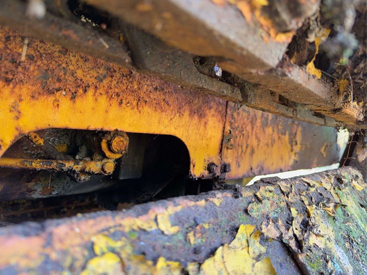 caterpillar-twenty-two-image-39