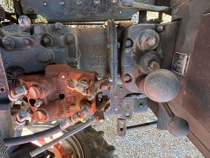 massey-ferguson-165-image-12