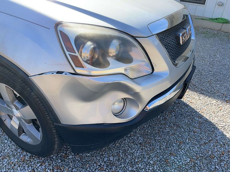 2011-gmc-acadia-image-3