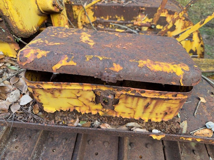 caterpillar-twenty-two-image-25