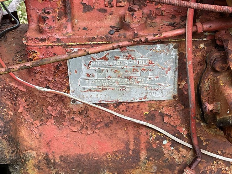 minneapolis-moline-parts-tractor-image-17