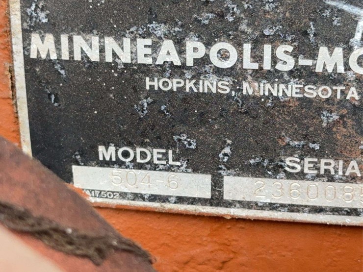 minneapolis-moline-g706-image-37