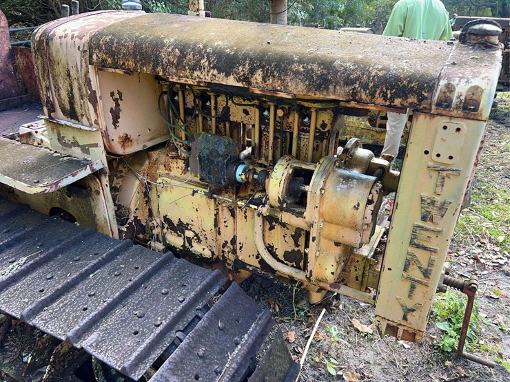 caterpillar-twenty-image-10