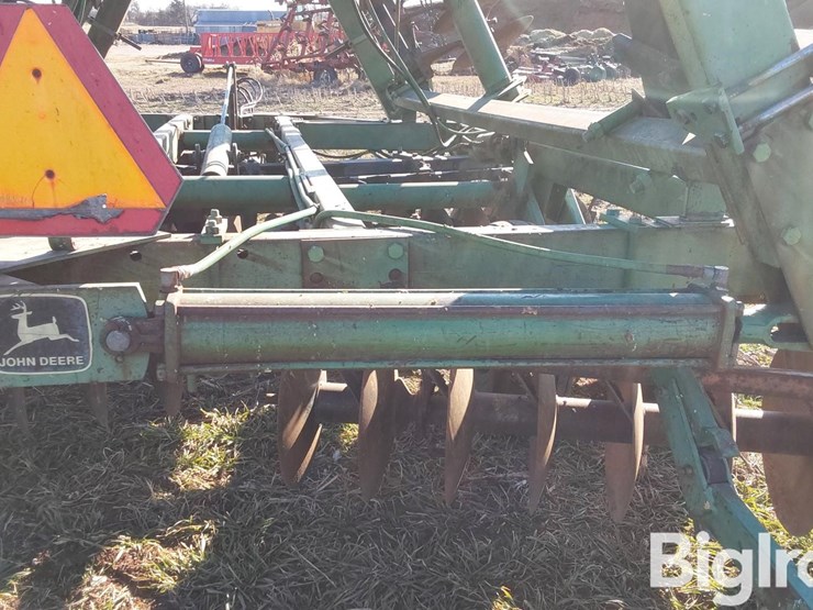 john-deere-330-image-20