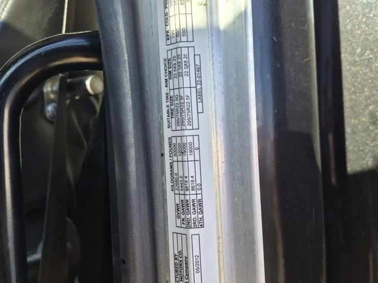 2013-peterbilt-388-image-15